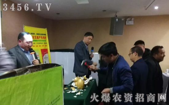 撒化肥=撒钱!化肥导致的减产达30%?想高产?就用它! 撒化肥=撒钱!化肥导致的减产达30%?想高产?就用它!